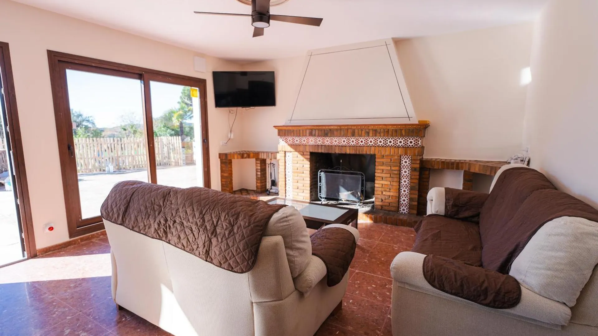 Casa Rural Villa Adriseda contacts